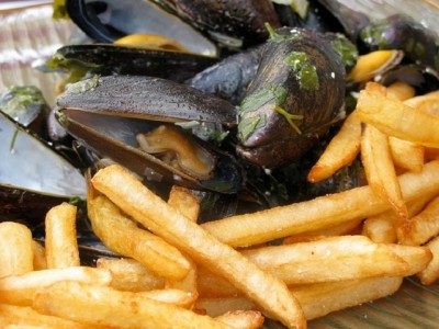 Repas de l’ Association des Parents d’eleves moules-frites